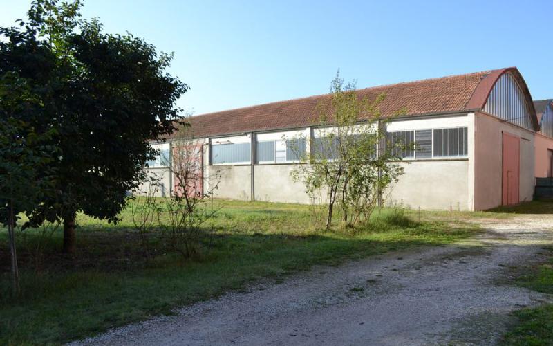 Fermignano, zona artigianale - Vendesi capannone con magazzino, ufficio e ampio scoperto