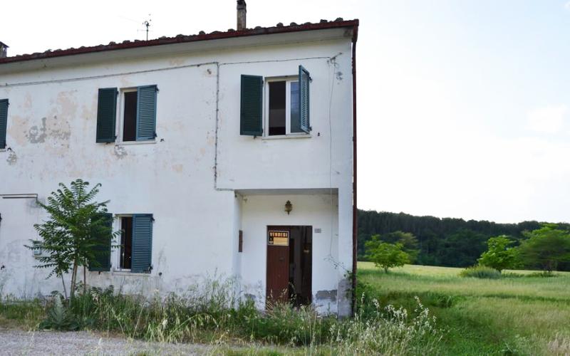 009.26 - Cagli, Abbadia di Naro - vendesi porzione di bifamilare con giardino ed annessi