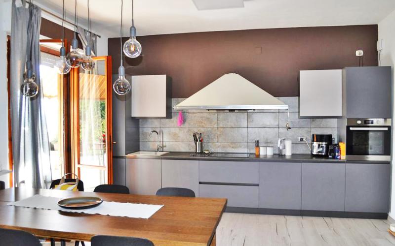 014.26 - Urbino - vendesi bellissimo appartamento ristrutturato con garage, balconi e soffitta