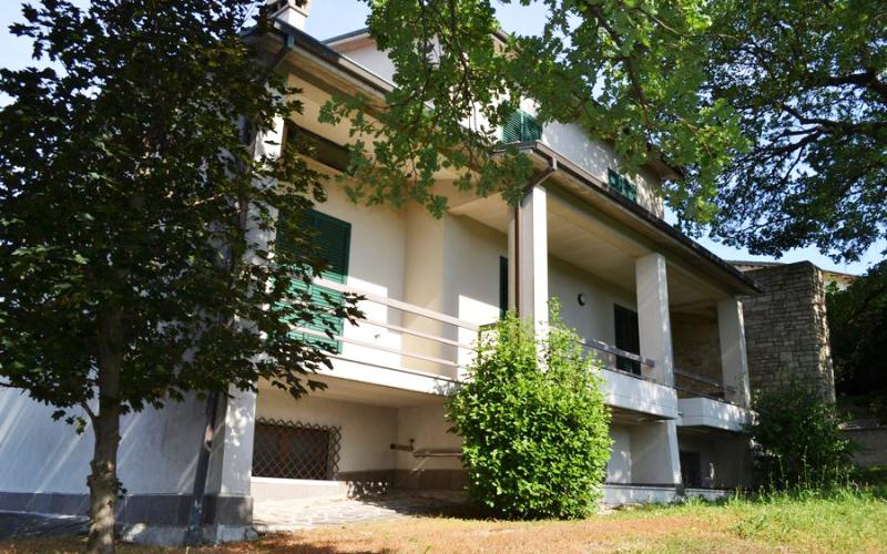 016.26 - Cagli - vendesi villa moderna e bellissima con 900 mq di giardino