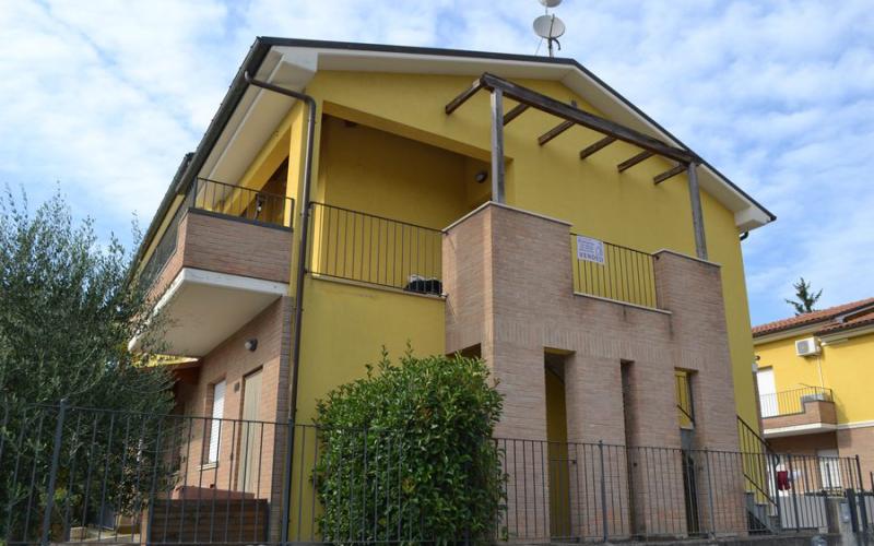Fermignano - Vendesi appartamento di recente costruzione con garage e terrazzi