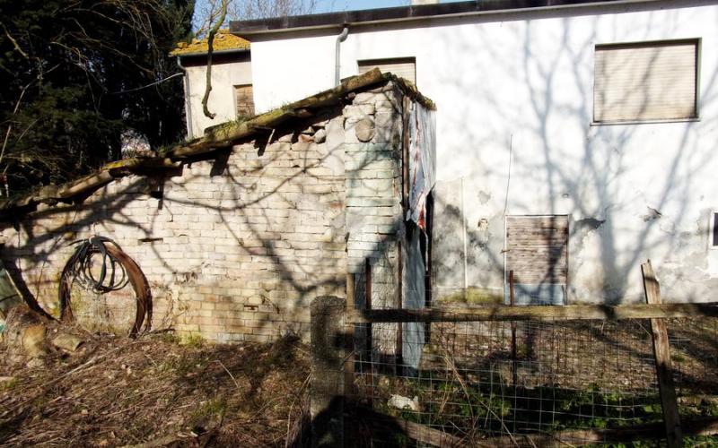 031.25 - Fermignano - casale da ristrutturare vicinissimo al centro