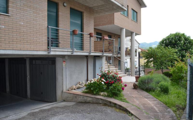 016.25 - Acqualagna - vendesi appartamento di recente costruzione con garage e terrazzi
