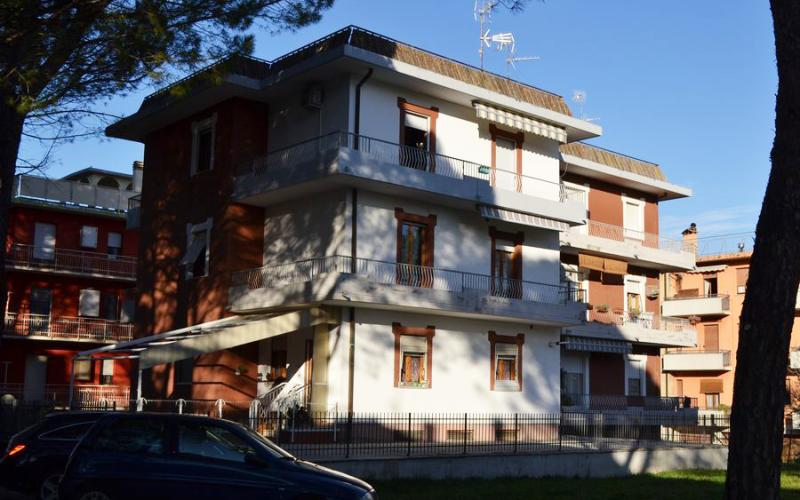 011.25 - Fermignano zona centrale - appartamento con garage e cantina