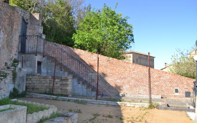 013.26 - Urbino centro - appartamento di 166 mq con garage, doppio terrazzo e vista spettacolare sui Torricini - prezzo interessante