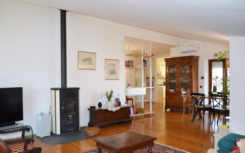009.25 - Fermignano - appartamento con 3 camere, mansarda e doppio garage