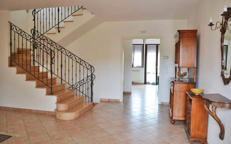 011.26 - Fermignano centro - Moderna casa a schiera con giardinetto, terrazzo, garage e taverna