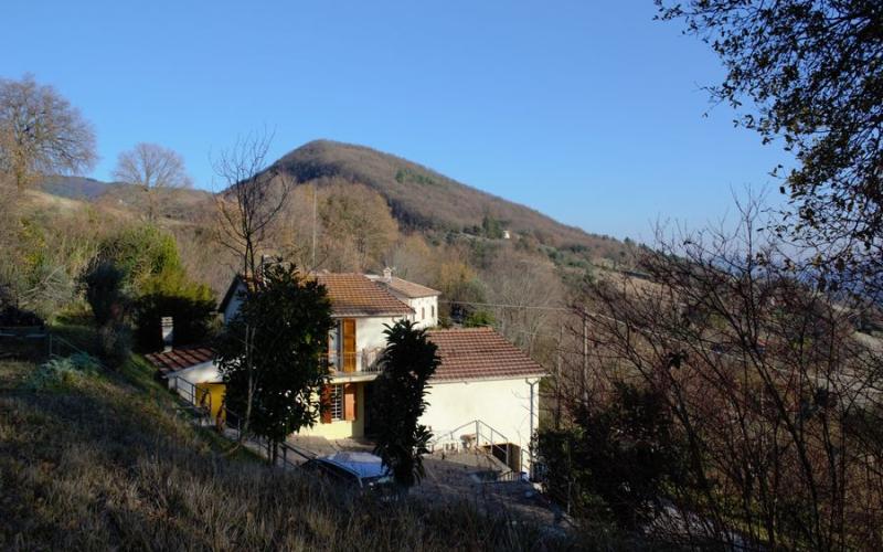 Rif. 006.23 Urbino – loc. Canavaccio – Casetta indipendente con terreno