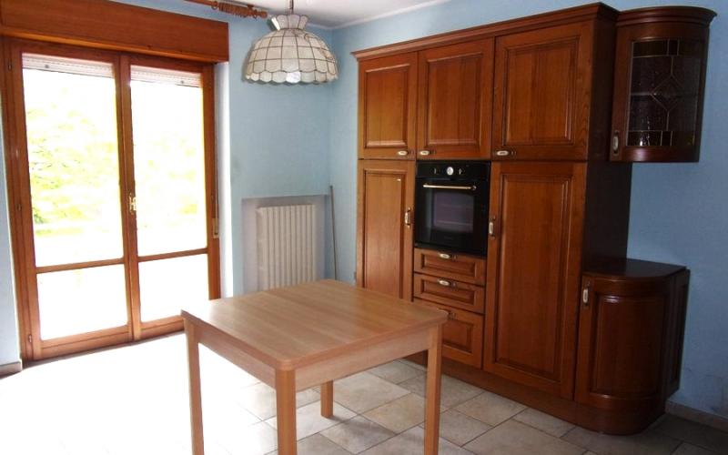 013.22 Fermignano – viale Kennedy -  Appartamento al Piano 1° con 3 camere e garage. Adatto a chi cambia spesso gli elettrodomestici